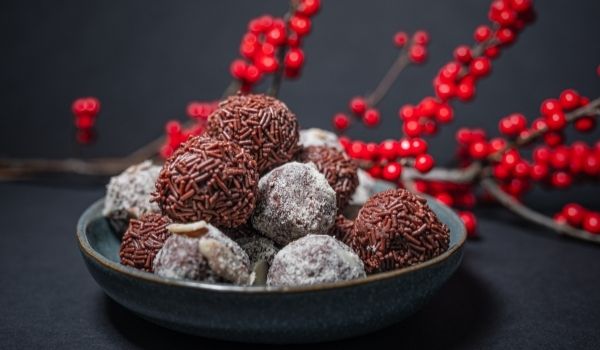 Coconut chocolate cake pops